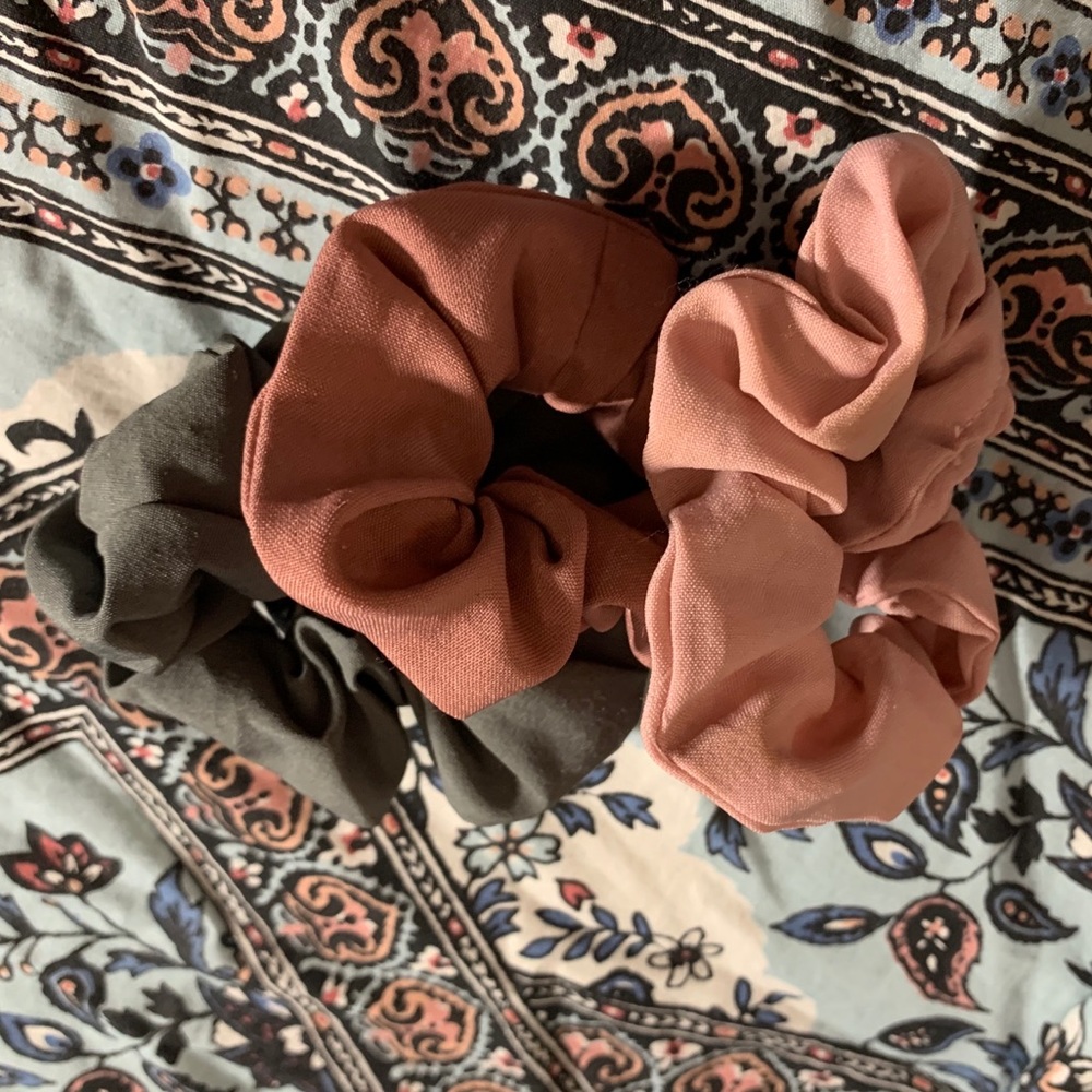 Scrunchie Set - Picture 3 of 4